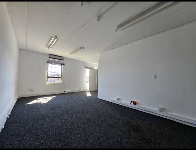 1,145M² WAREHOUSE TO LET IN HALFWAY HOUSE